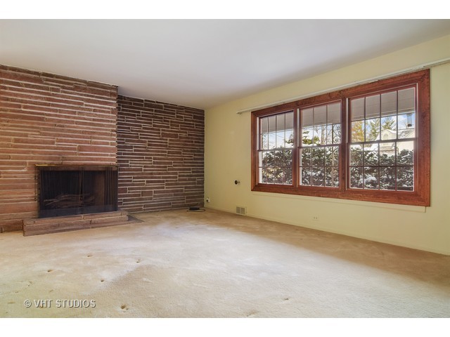 320 E Oak Ave, Wheaton, IL 60187 photo 2