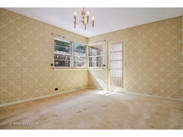 320 E Oak Ave, Wheaton, IL 60187 photo 4