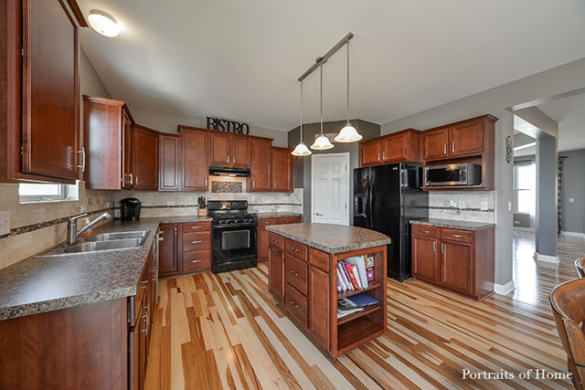 1605 Elysium Dr, Minooka, IL 60447 photo 6
