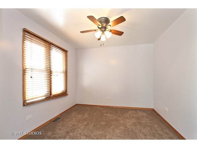509 Venice Rd, Lakemoor, IL 60051 photo 4
