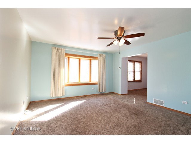 509 Venice Rd, Lakemoor, IL 60051 photo 2