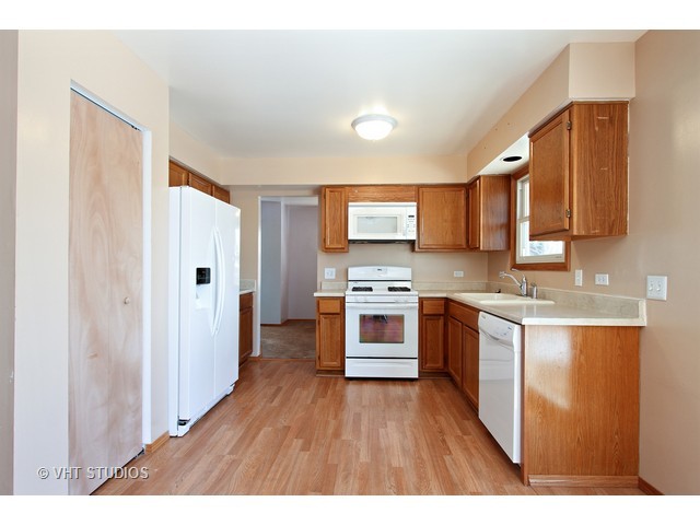 509 Venice Rd, Lakemoor, IL 60051 photo 3