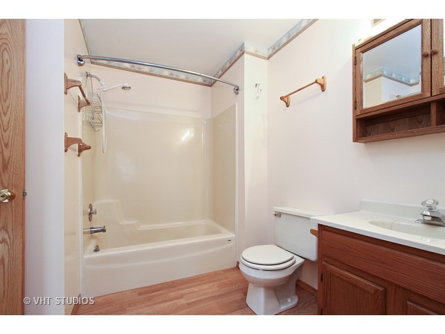 509 Venice Rd, Lakemoor, IL 60051 photo 7