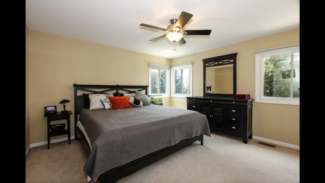 584 Covered Bridge Dr, Elgin, IL 60124 photo 9