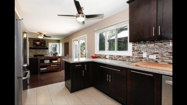 584 Covered Bridge Dr, Elgin, IL 60124 photo 3