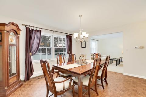 1593 Wadsworth Rd, Wheaton, IL 60189 photo 8