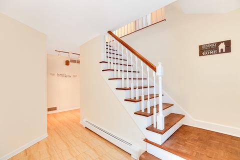 1593 Wadsworth Rd, Wheaton, IL 60189 photo 3