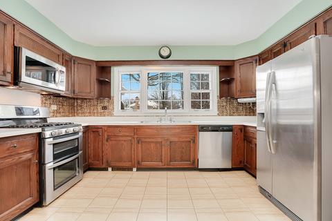1593 Wadsworth Rd, Wheaton, IL 60189 photo 11