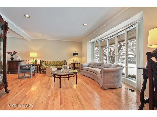 3113 Sandy Ln, Glenview, IL 60026 photo 2