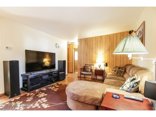 8614 Lorel Ave, Burbank, IL 60459 photo 3