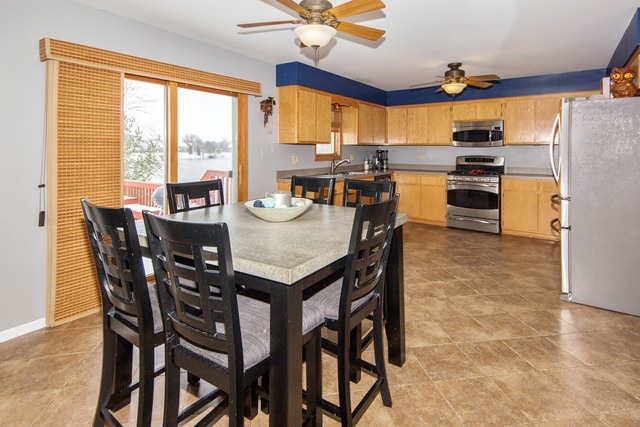 703 Edgewater Dr, Minooka, IL 60447 photo 3