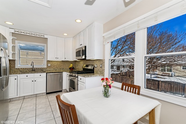 1245 Devonshire Rd, Buffalo Grove, IL 60089 photo 3