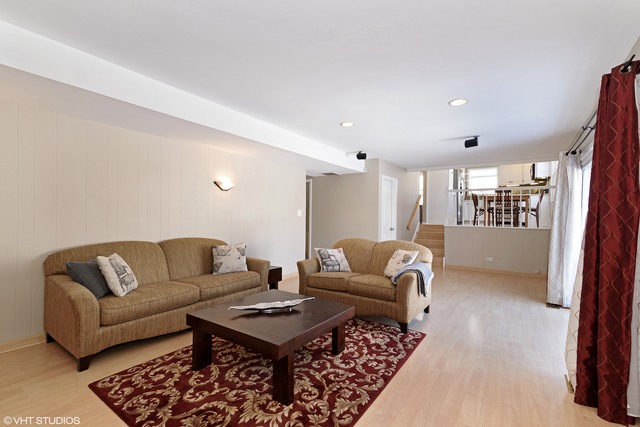 1245 Devonshire Rd, Buffalo Grove, IL 60089 photo 13