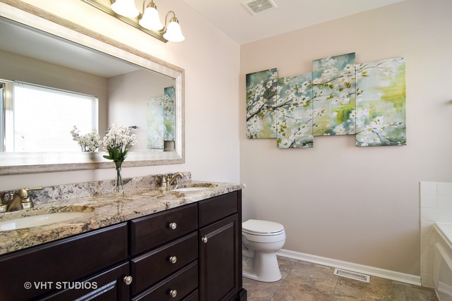 1505 Derby Ln, Bartlett, IL 60103 photo 9