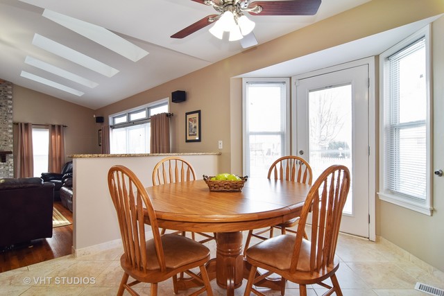1505 Derby Ln, Bartlett, IL 60103 photo 5