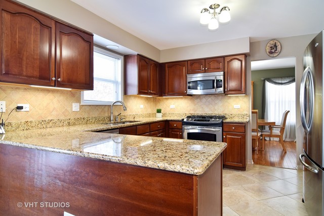 1505 Derby Ln, Bartlett, IL 60103 photo 4