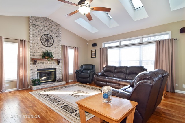 1505 Derby Ln, Bartlett, IL 60103 photo 3