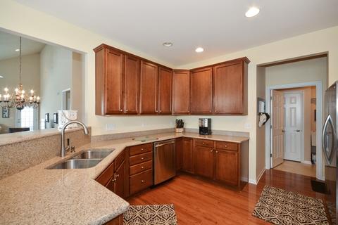 1039 Riviera Dr, Elgin, IL 60124 photo 3
