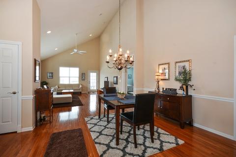 1039 Riviera Dr, Elgin, IL 60124 photo 2