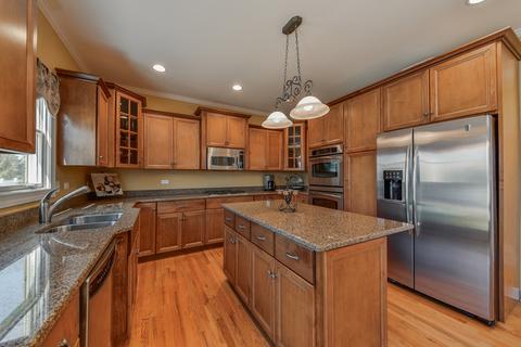 15928 Hometown Dr, Plainfield, IL 60586 photo 9