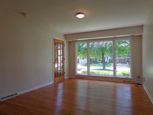 931 Wayne Ave, Deerfield, IL 60015 photo 2