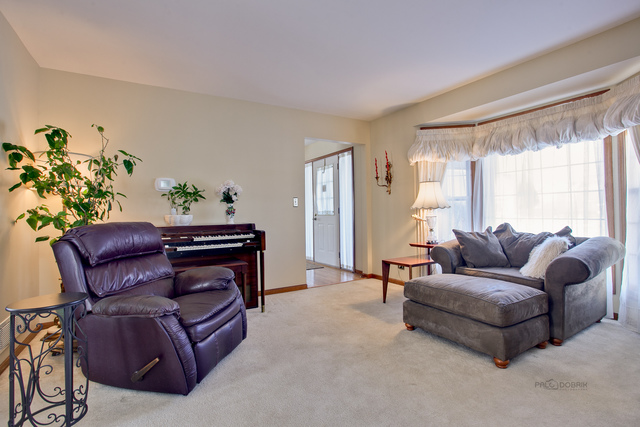 69 Georgetown Dr, Cary, IL 60013 photo 5