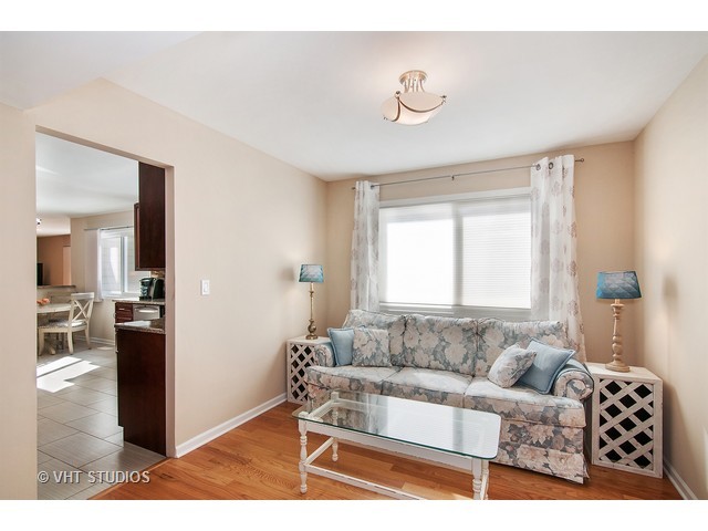 463 Fall Cir, Roselle, IL 60172 photo 3