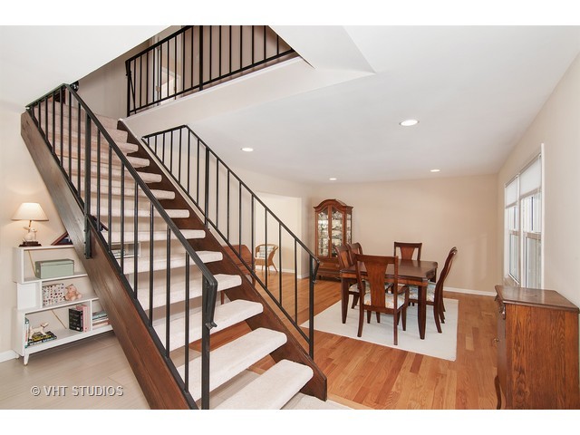 463 Fall Cir, Roselle, IL 60172 photo 2