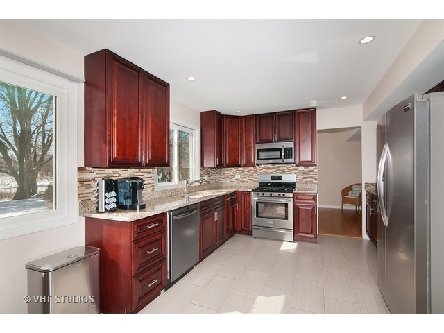 463 Fall Cir, Roselle, IL 60172 photo 4