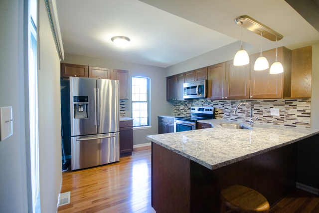626 Dunham Rd, Gurnee, IL 60031 photo 2