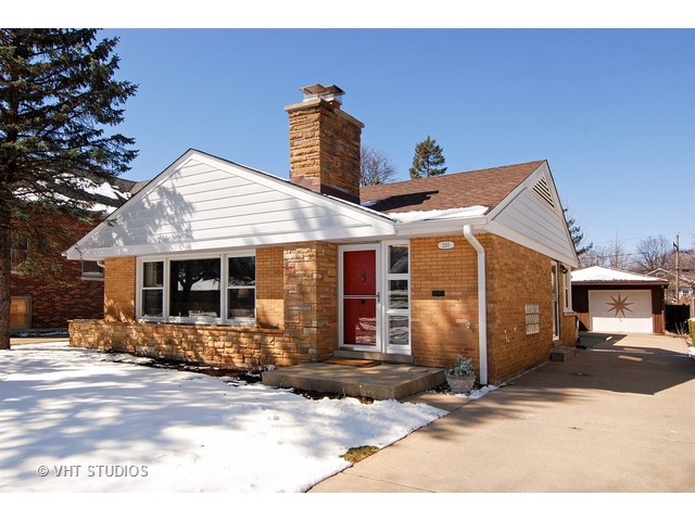 250 Blackhawk Rd, Riverside, IL 60546 photo 1