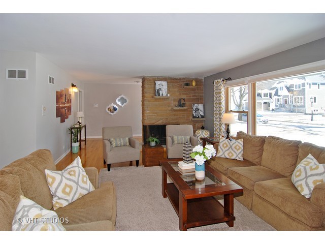 250 Blackhawk Rd, Riverside, IL 60546 photo 3