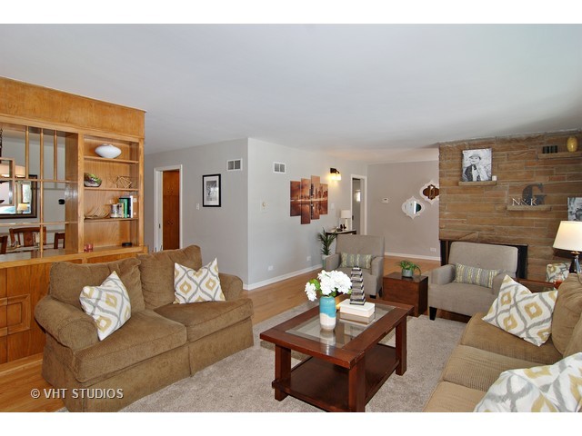 250 Blackhawk Rd, Riverside, IL 60546 photo 4