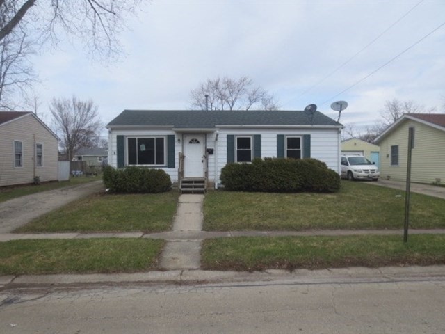 509 Spring Ave, Dekalb, IL 60115 photo 2
