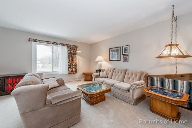 440 E Chippendale Dr, Bartlett, IL 60103 photo 5