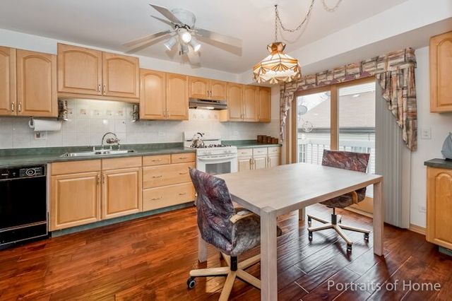 440 E Chippendale Dr, Bartlett, IL 60103 photo 9