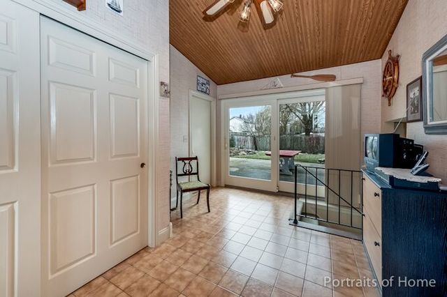 440 E Chippendale Dr, Bartlett, IL 60103 photo 2
