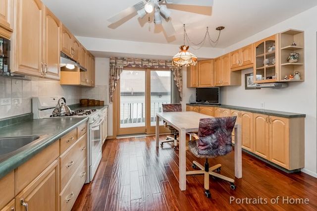 440 E Chippendale Dr, Bartlett, IL 60103 photo 8