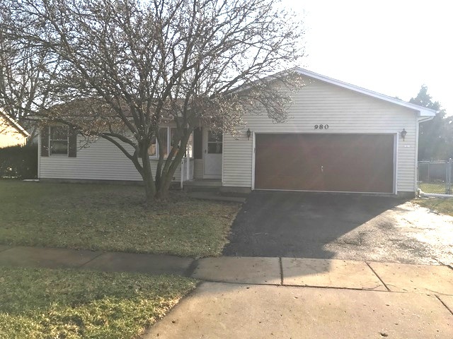 980 Blackhawk Dr, Elgin, IL 60120 photo 1