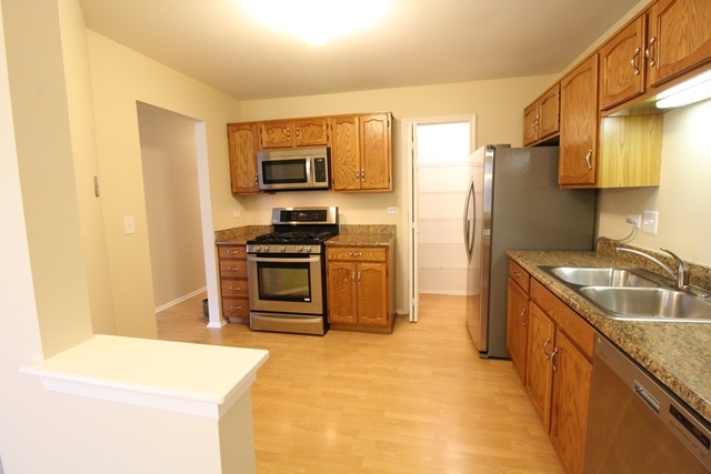 1612 Warwick Ct #B1, Wheeling, IL 60090 photo 5
