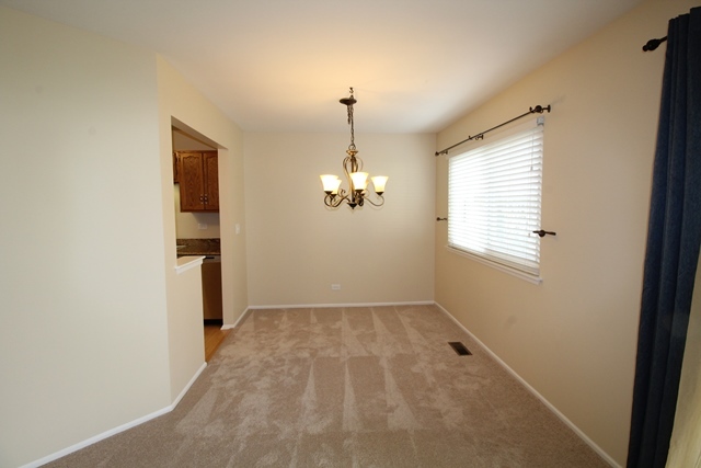 1612 Warwick Ct #B1, Wheeling, IL 60090 photo 4