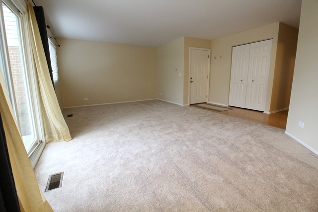 1612 Warwick Ct #B1, Wheeling, IL 60090 photo 3