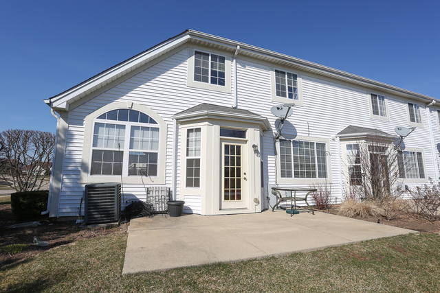 1227 Tamarack Dr, Bartlett, IL 60103 photo 3