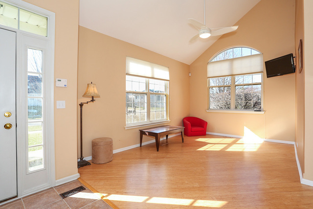1227 Tamarack Dr, Bartlett, IL 60103 photo 5