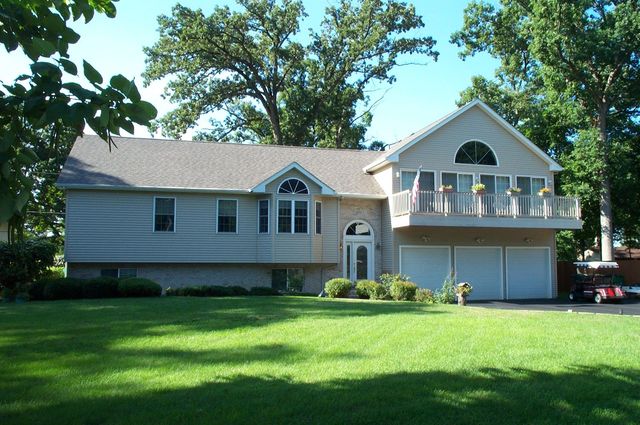 2711 Apache Trl, Mchenry, IL 60051 photo 1