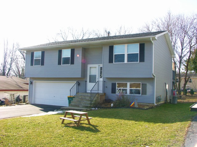3113 Miller Dr, Mchenry, IL 60050 photo 1