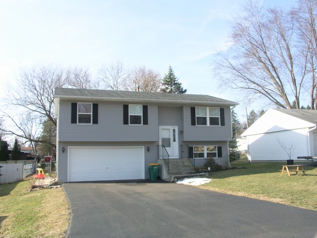 3113 Miller Dr, Mchenry, IL 60050 photo 2