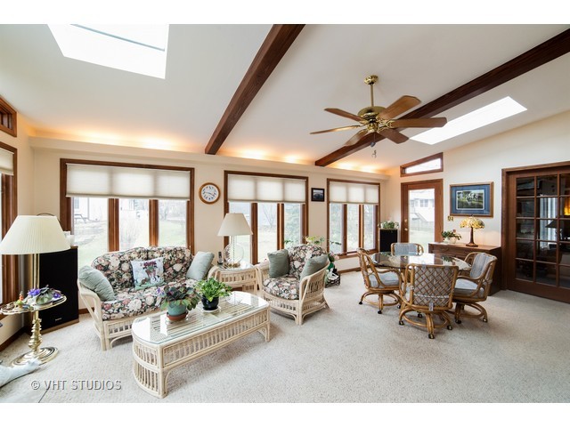 29 Oriole Ct, Naperville, IL 60540 photo 2