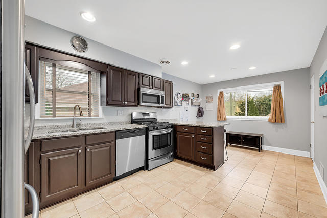 9011 Roach Ave, Brookfield, IL 60513 photo 4