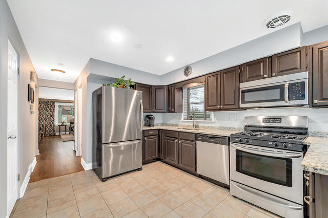 9011 Roach Ave, Brookfield, IL 60513 photo 3